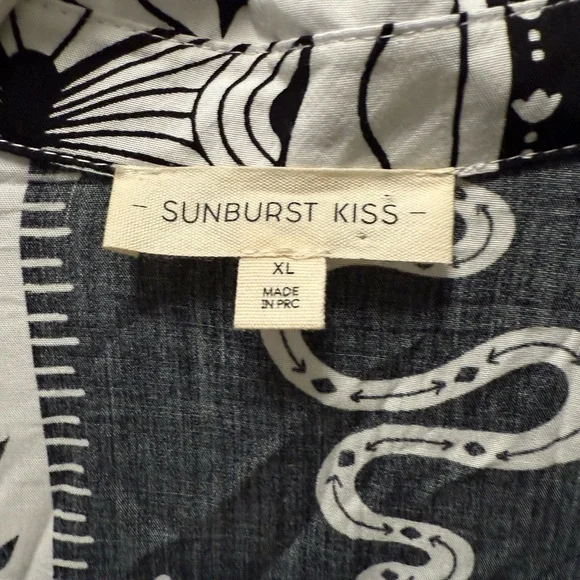 Black and white button down top - Picture 2 of 2